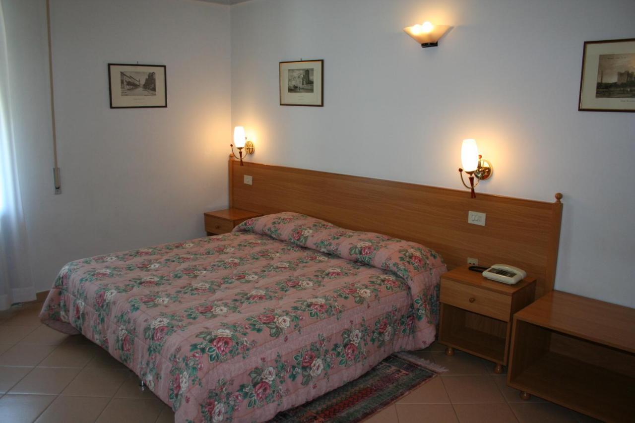Hotel Castello Mesagne Cameră foto